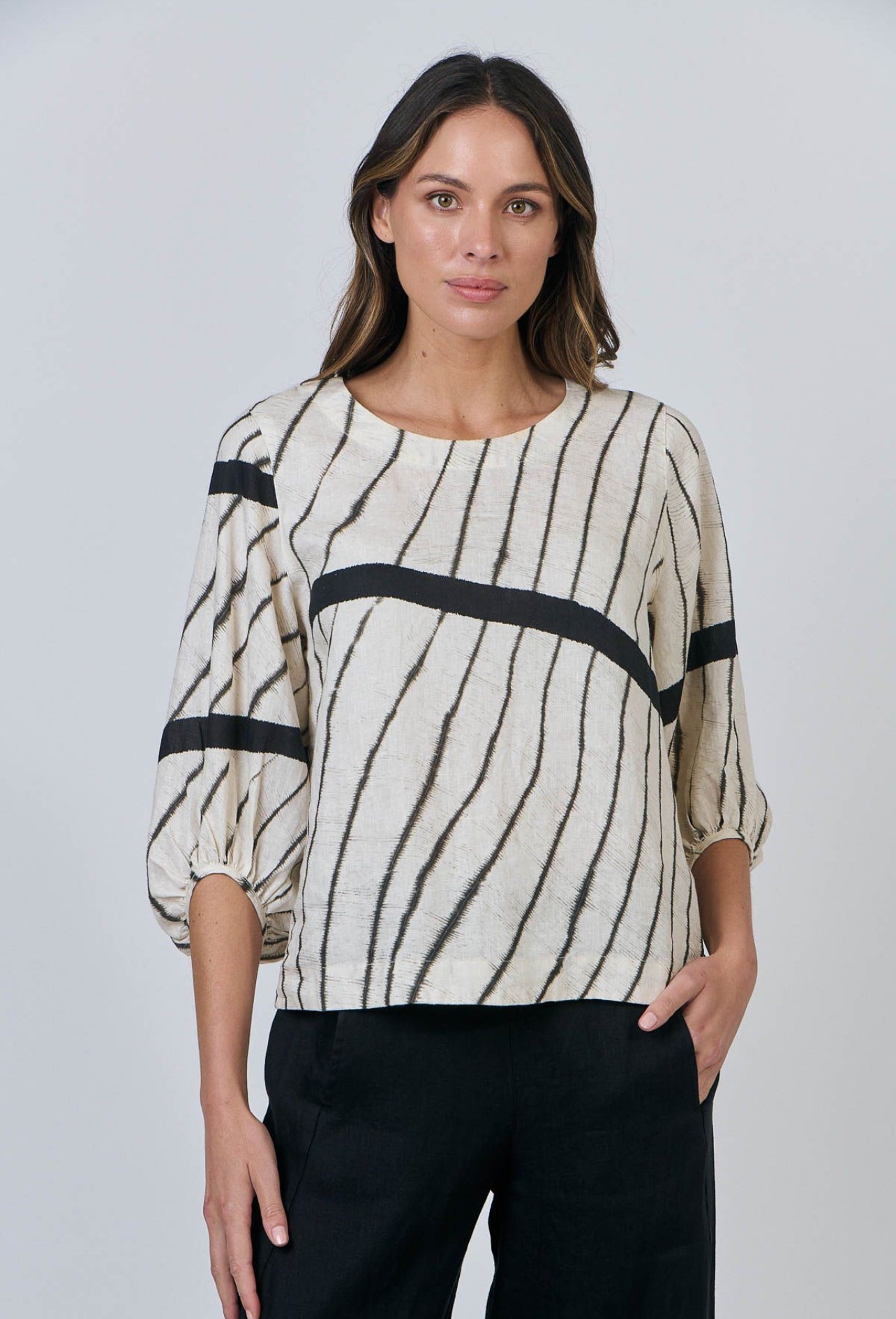 NATURALS by O&J| WOMEN’S FASHION | ISOBAR SLEEVED LINEN TOP