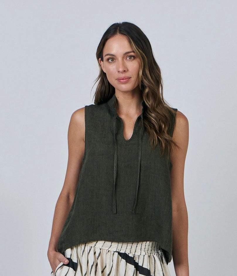 NATURALS by O&J | WOMEN’S FASHION | LICORICE SUMMER LINEN TOP